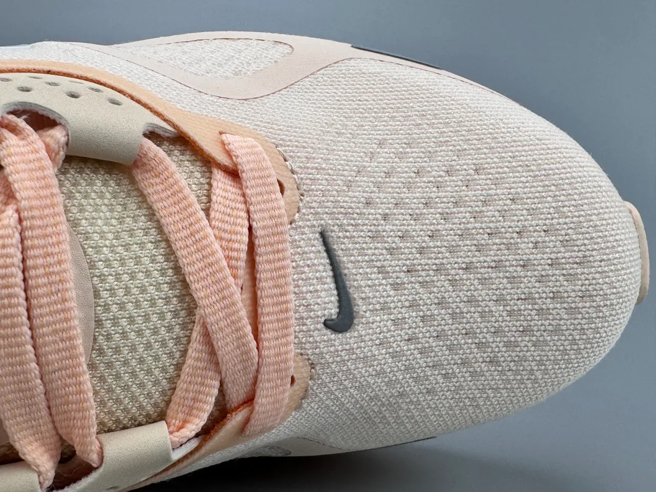 Nike বেজ কমলা ইঞ্জিনিয়ার্ড মেশ আপার স্কাল্পটেড মিডসোল রানিং জুতা 2