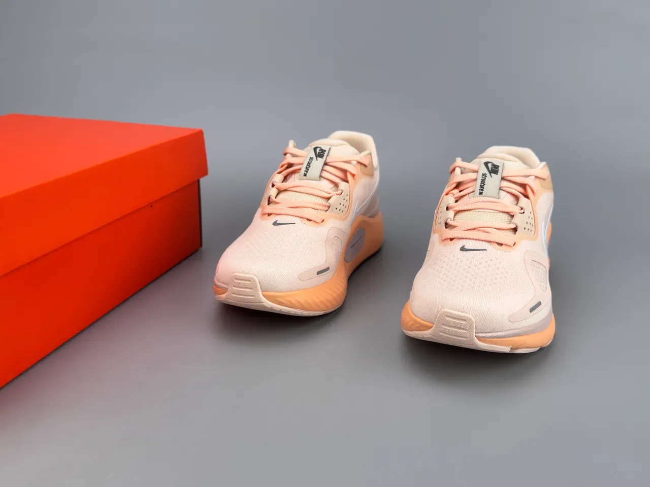 Nike বেজ কমলা ইঞ্জিনিয়ার্ড মেশ আপার স্কাল্পটেড মিডসোল রানিং জুতা 3