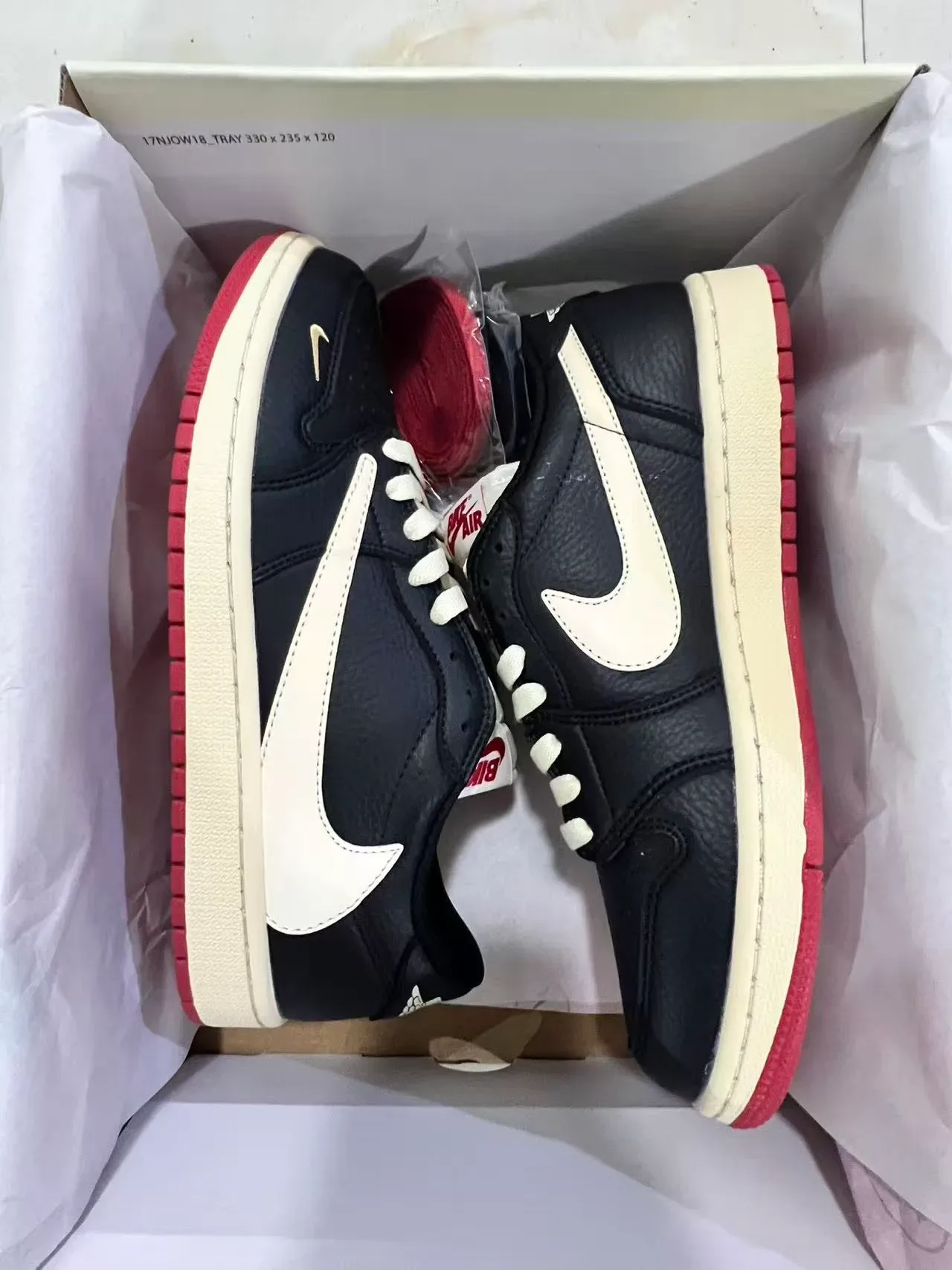 Nike Tênis Lifestyle Preto e Beige Superior em Couro Low-Top 9