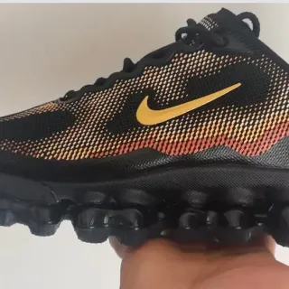 Nike أسود ذهبي بكسلي تدرجي شبكة علوية سووش لمسة إضافية أحذية رياضية