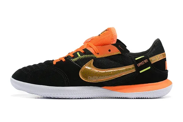 Nike Chaussures de football indoor daim et maille low top noir et orange 7