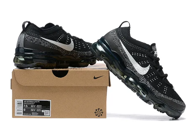 Nike Black Silver Flyknit Upper Visible Air Cushioning Sole Running Shoes 8