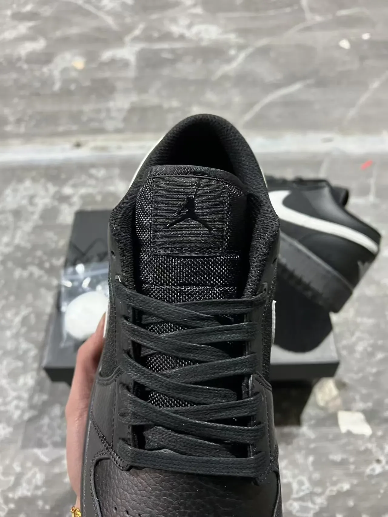 Nike Black White Low-Top Leather-and-Textile Upper Lifestyle Sneakers 4