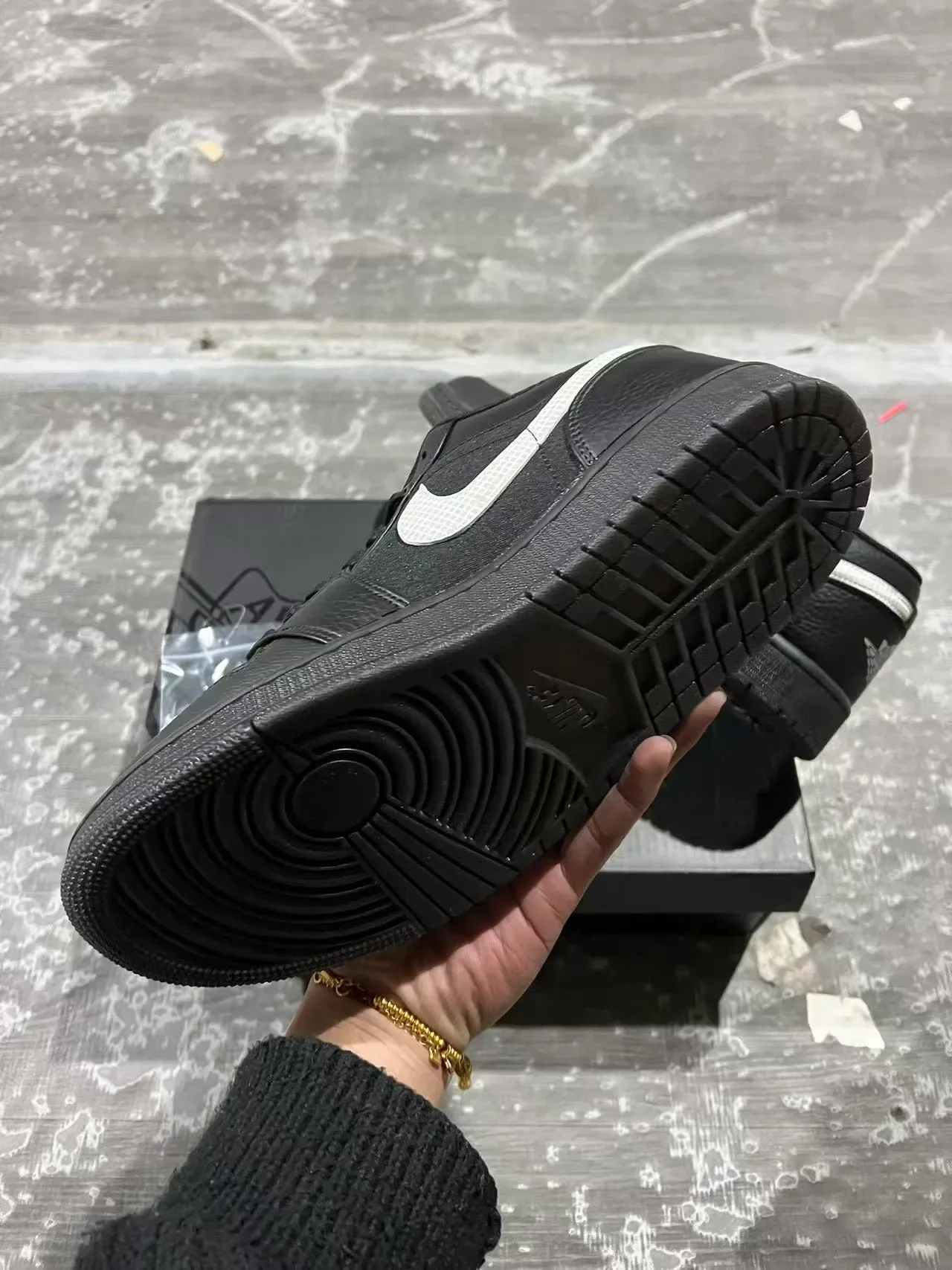 Nike Black White Low-Top Leather-and-Textile Upper Lifestyle Sneakers 6
