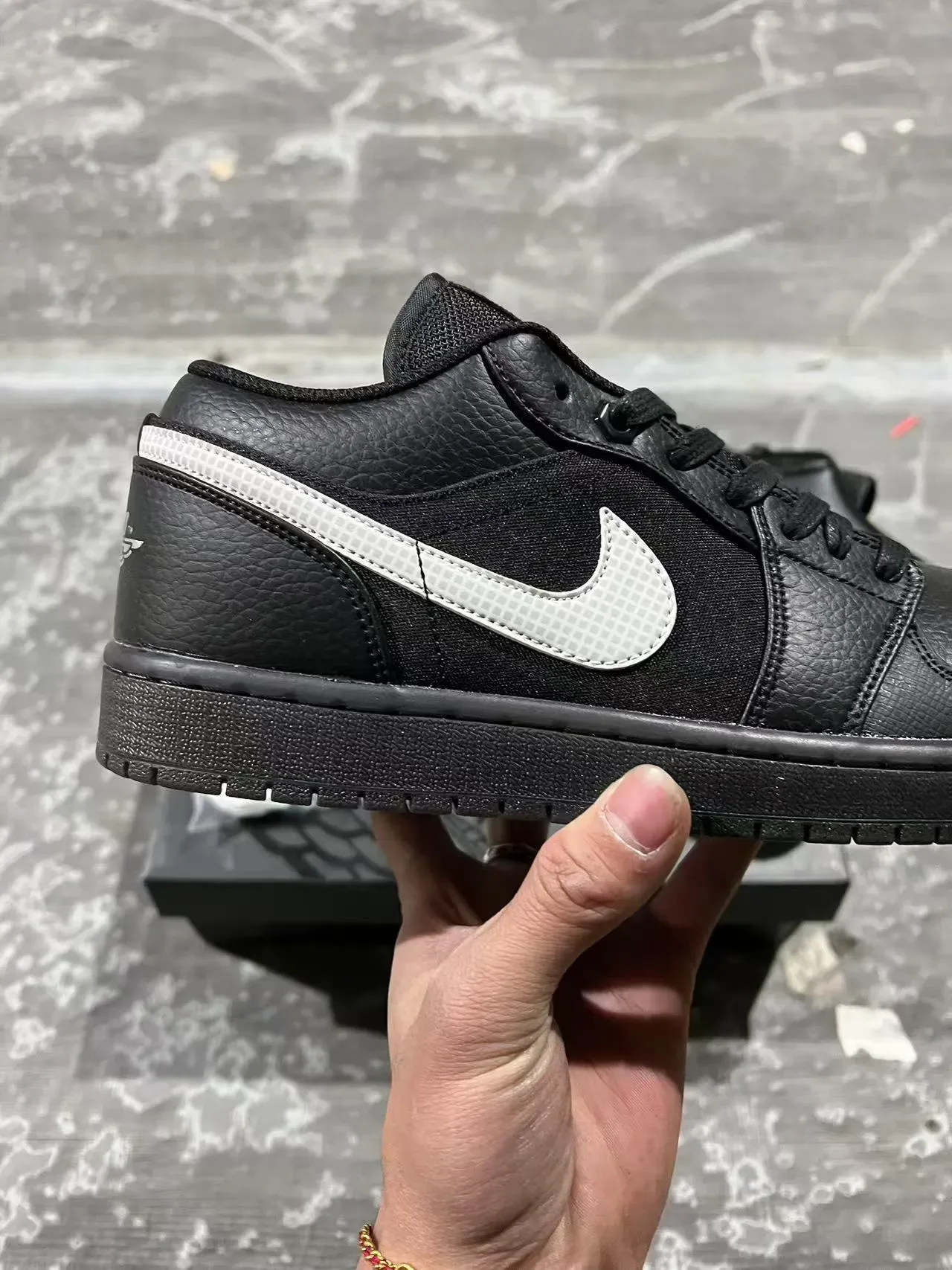 Nike Black White Low-Top Leather-and-Textile Upper Lifestyle Sneakers 7