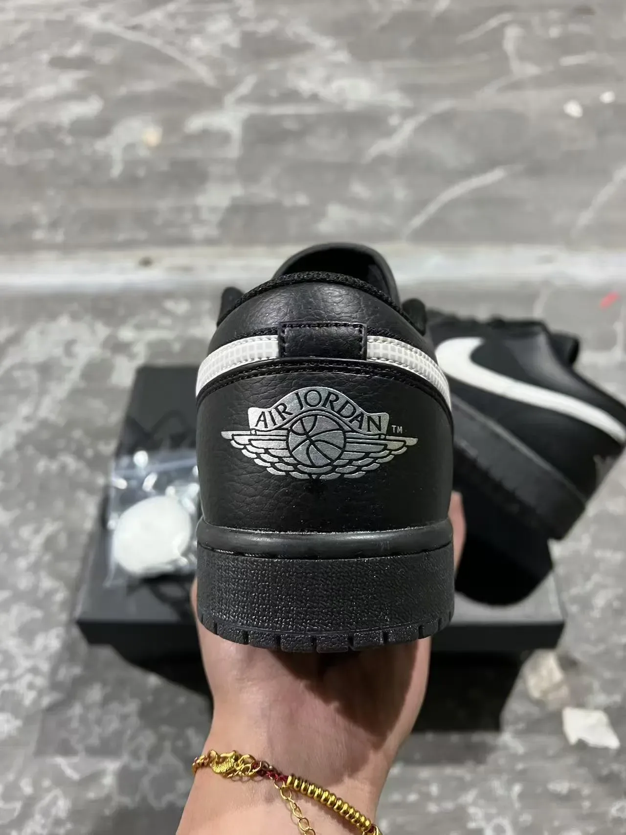 Nike Black White Low-Top Leather-and-Textile Upper Lifestyle Sneakers 8