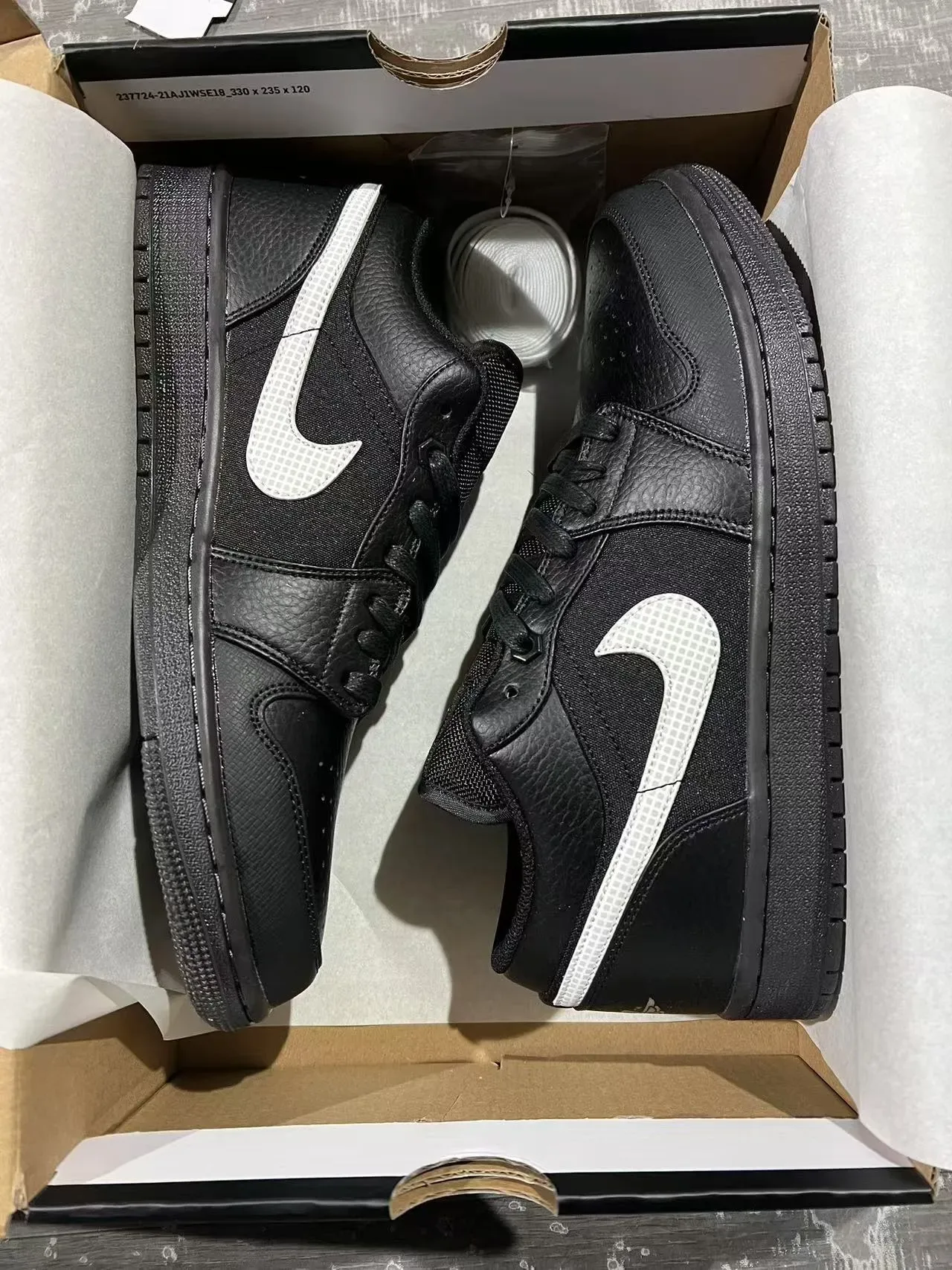 Nike Black White Low-Top Leather-and-Textile Upper Lifestyle Sneakers 9