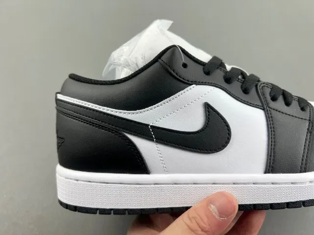 Nike Black White Low-Top Leather-Panelled Lifestyle Sneakers 2