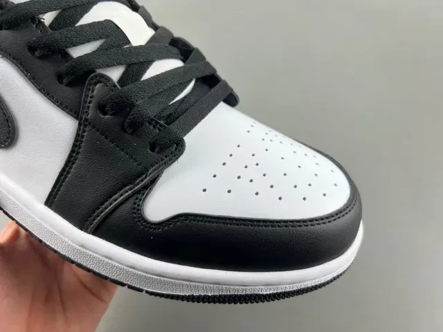 Nike Black White Low-Top Leather-Panelled Lifestyle Sneakers 3