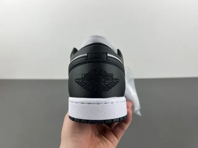 Nike Black White Low-Top Leather-Panelled Lifestyle Sneakers 4