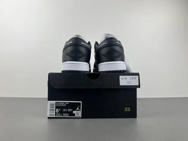 Nike Black White Low-Top Leather-Panelled Lifestyle Sneakers 14