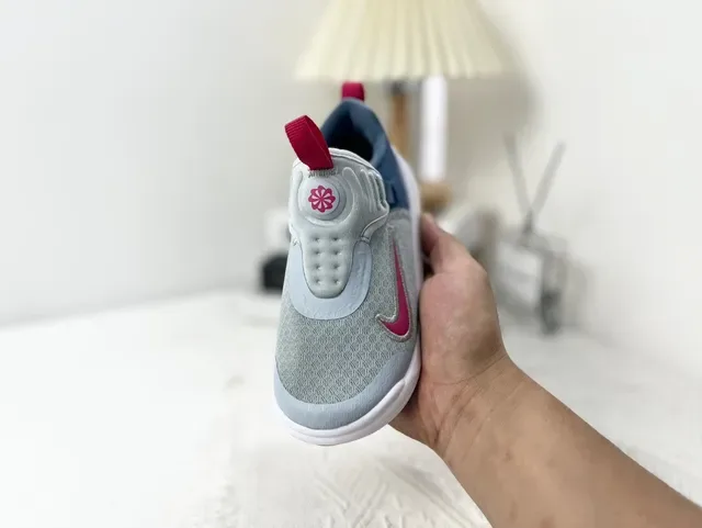 نايك سنيكرز أسلوب الحياة أسود أبيض slip-on مع upper من الكيت 18