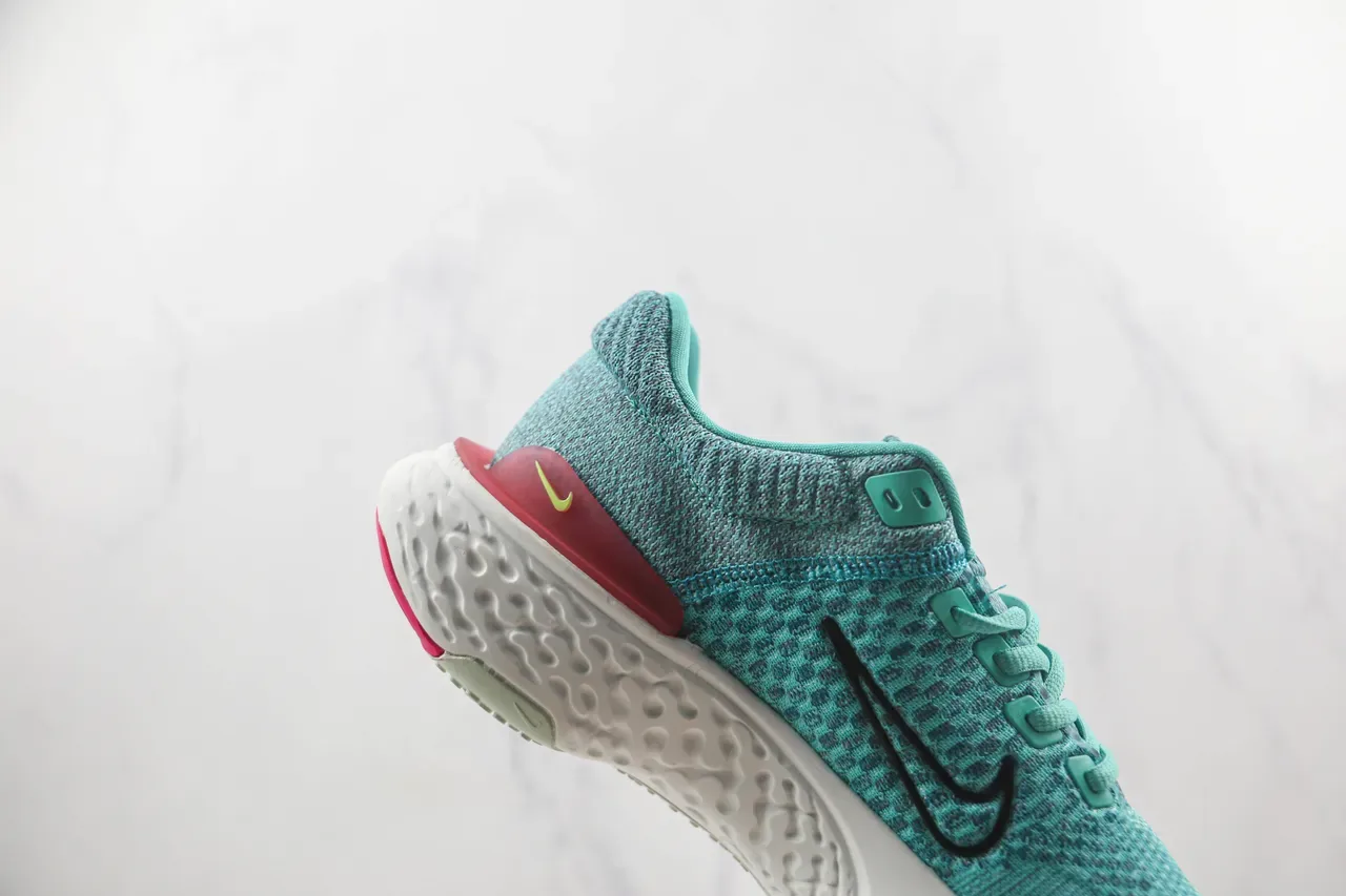 Nike Blue Pink Knit Upper ZoomX Midsole Running Shoes 5
