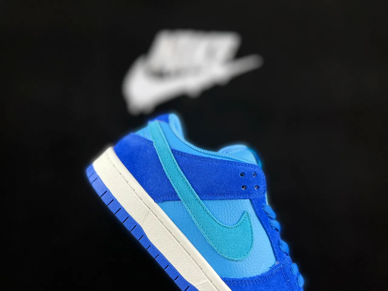 Nike Dunk Low Chaussures de Skateboard en Cuir de Daim Bleu 4