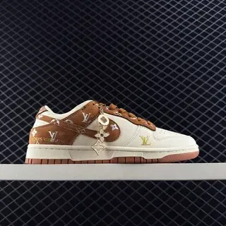 سنيكرز Nike Dunk Low مونوغرام سويد أسلوب حياة
