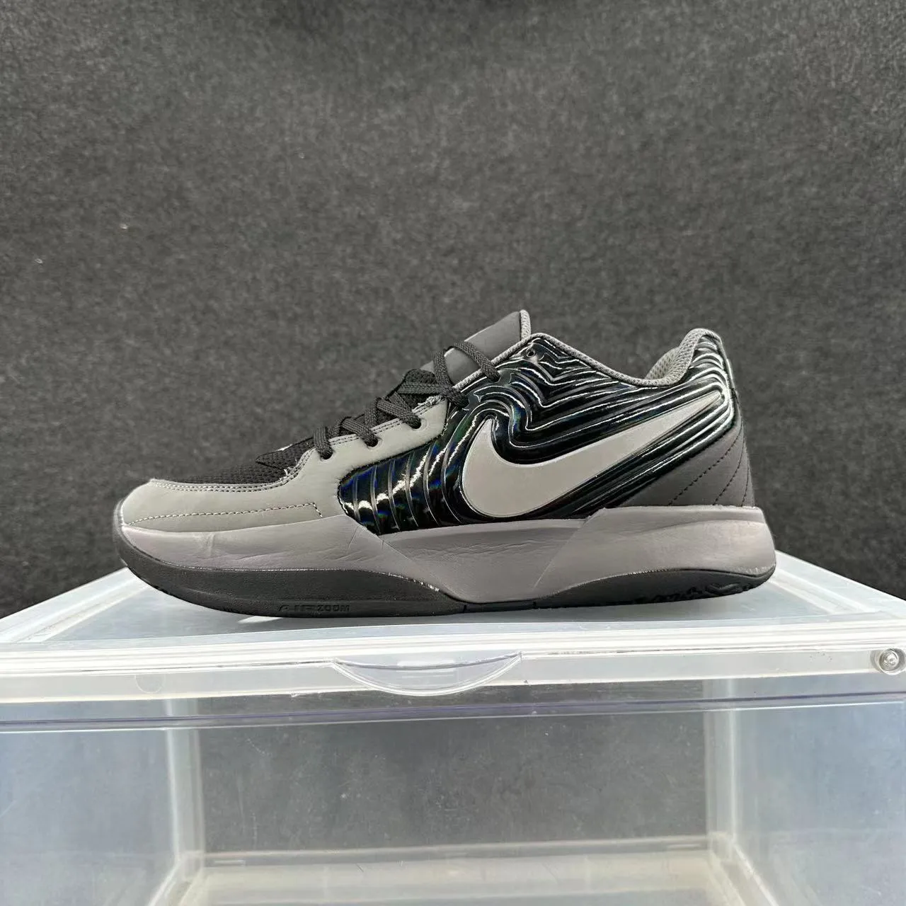 Nike Gris Noir Low-Top Motif Ondulé Iridescent Panneau Latéral Chaussures de Basketball 2