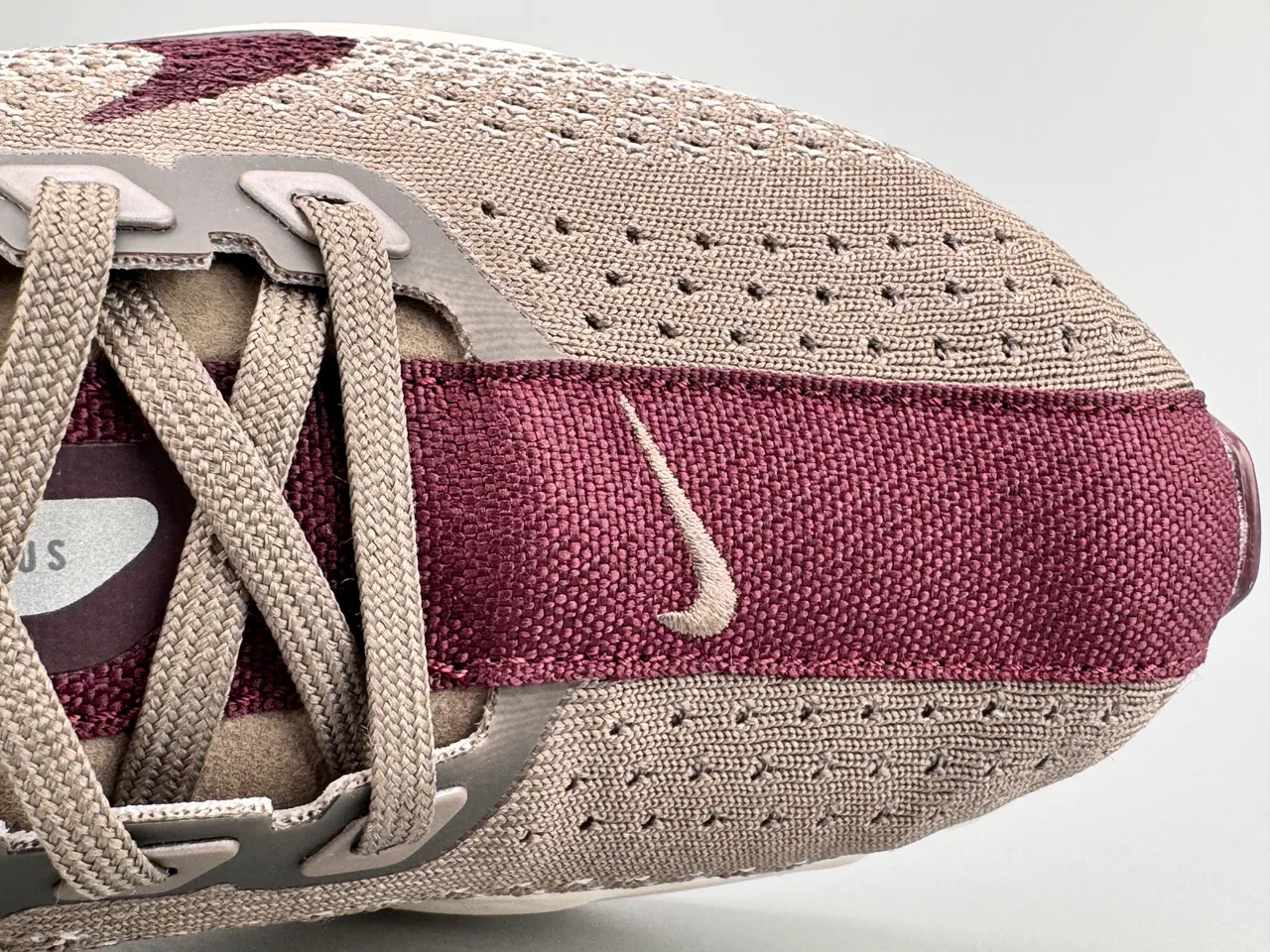 Nike Gray Burgundy Engineered Knit Upper Wave-Shaped ZoomX Midsole Running Shoes 2