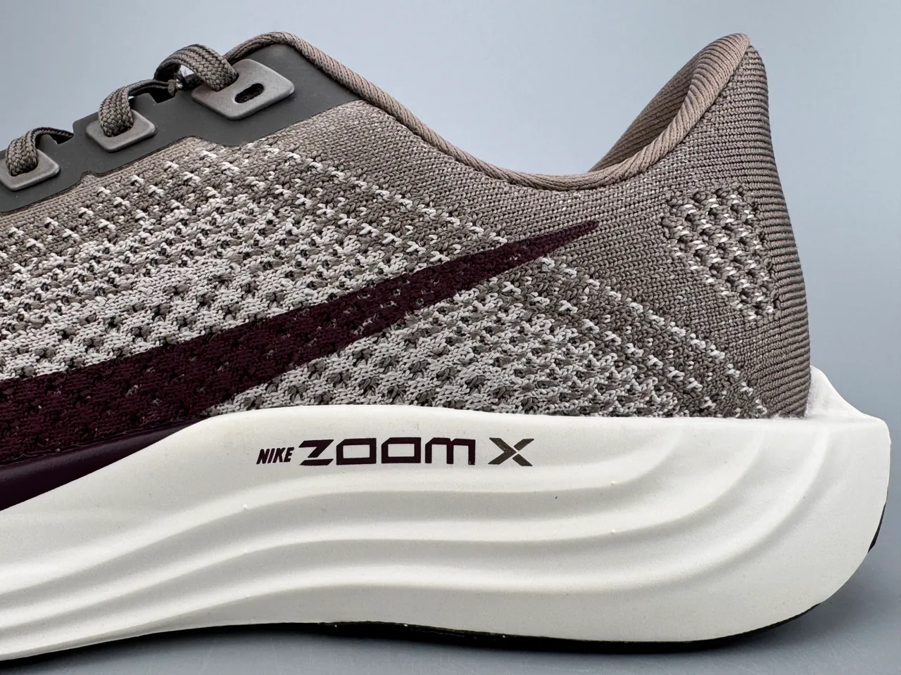 Nike Gray Burgundy Engineered Knit Upper Wave-Shaped ZoomX Midsole Running Shoes 5