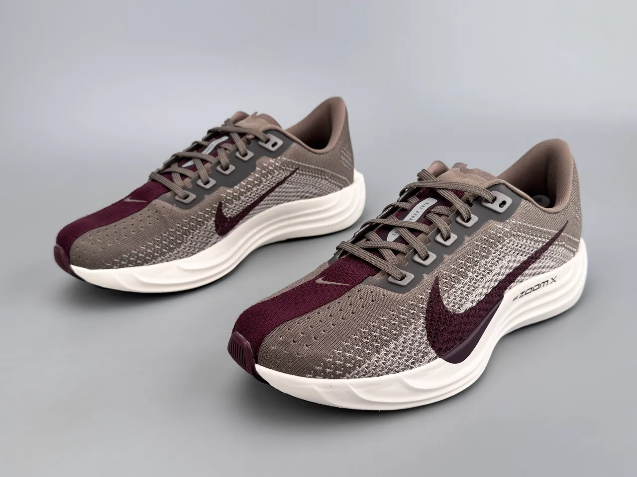 Nike Gray Burgundy Engineered Knit Upper Wave-Shaped ZoomX Midsole Running Shoes 7
