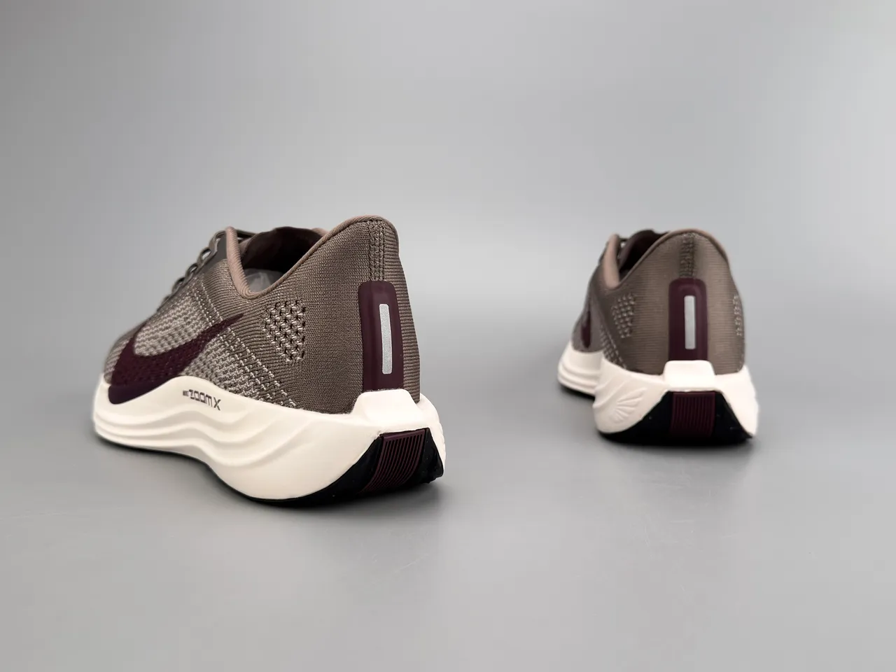 Nike Gray Burgundy Engineered Knit Upper Wave-Shaped ZoomX Midsole Running Shoes 8