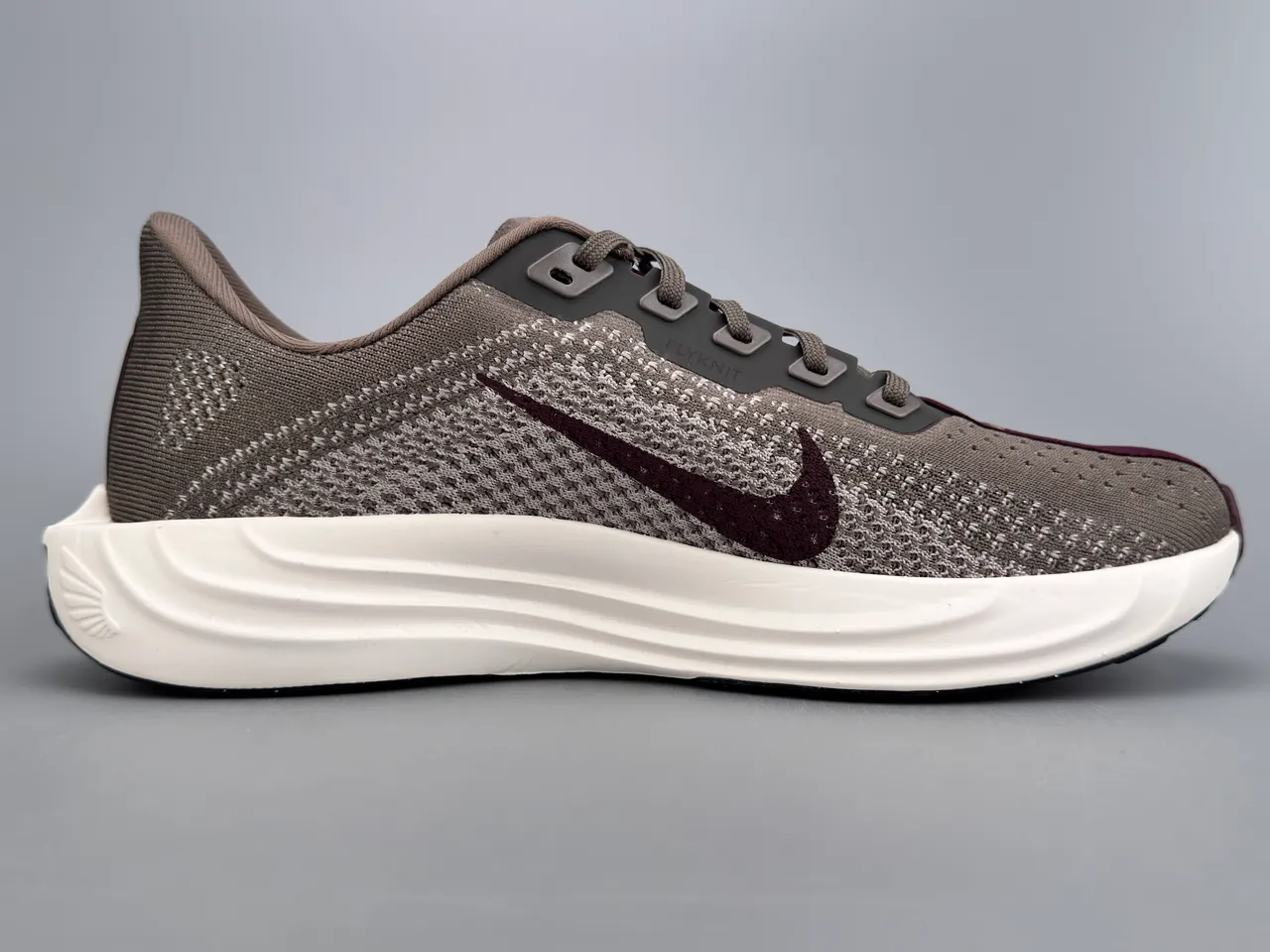 Nike Gray Burgundy Engineered Knit Upper Wave-Shaped ZoomX Midsole Running Shoes 10