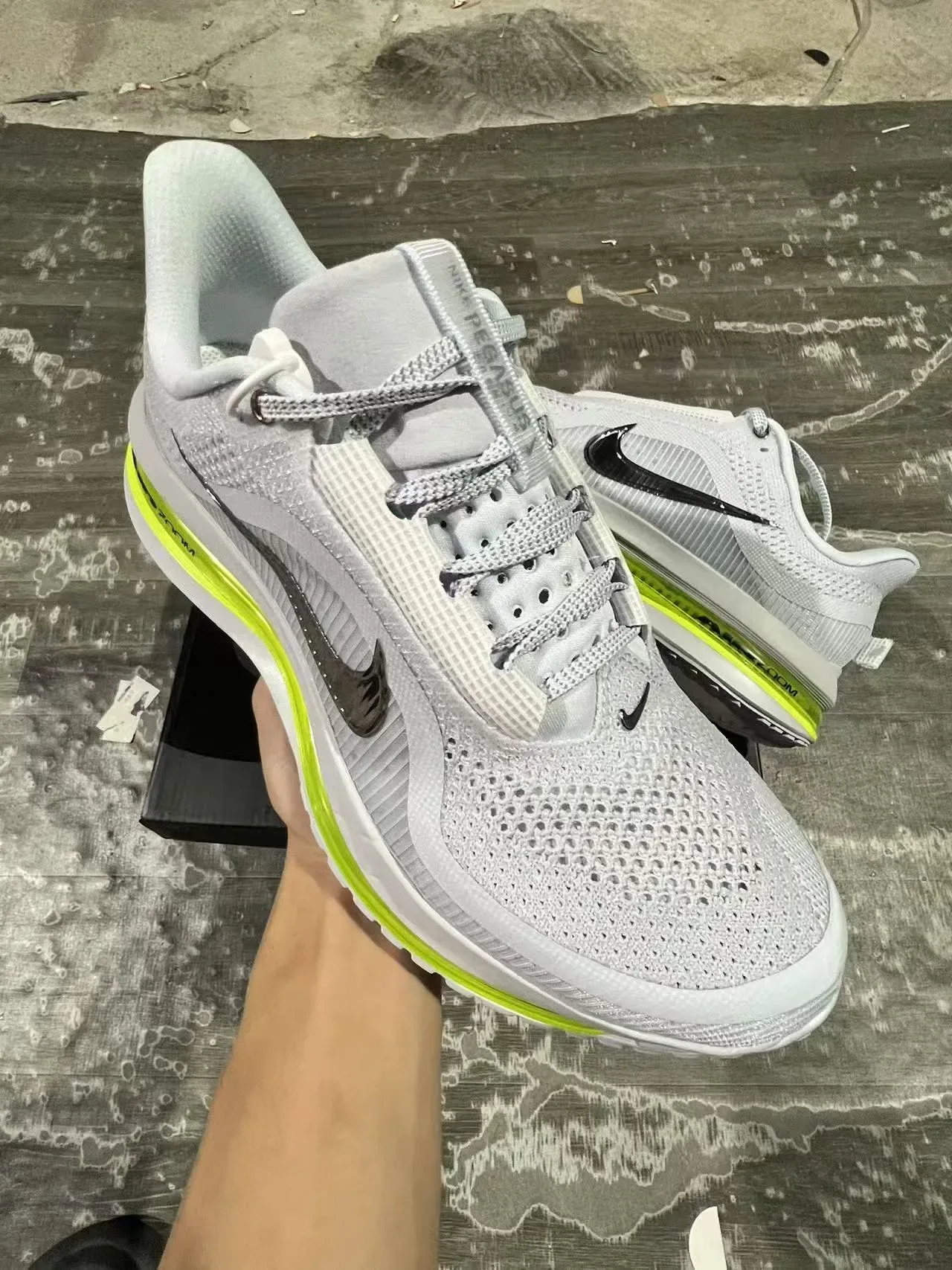 Nike Cinza Amarelo Malha Engineered Superior Visível de Comprimento Total Unidade Air Zoom Tênis de Corrida 2