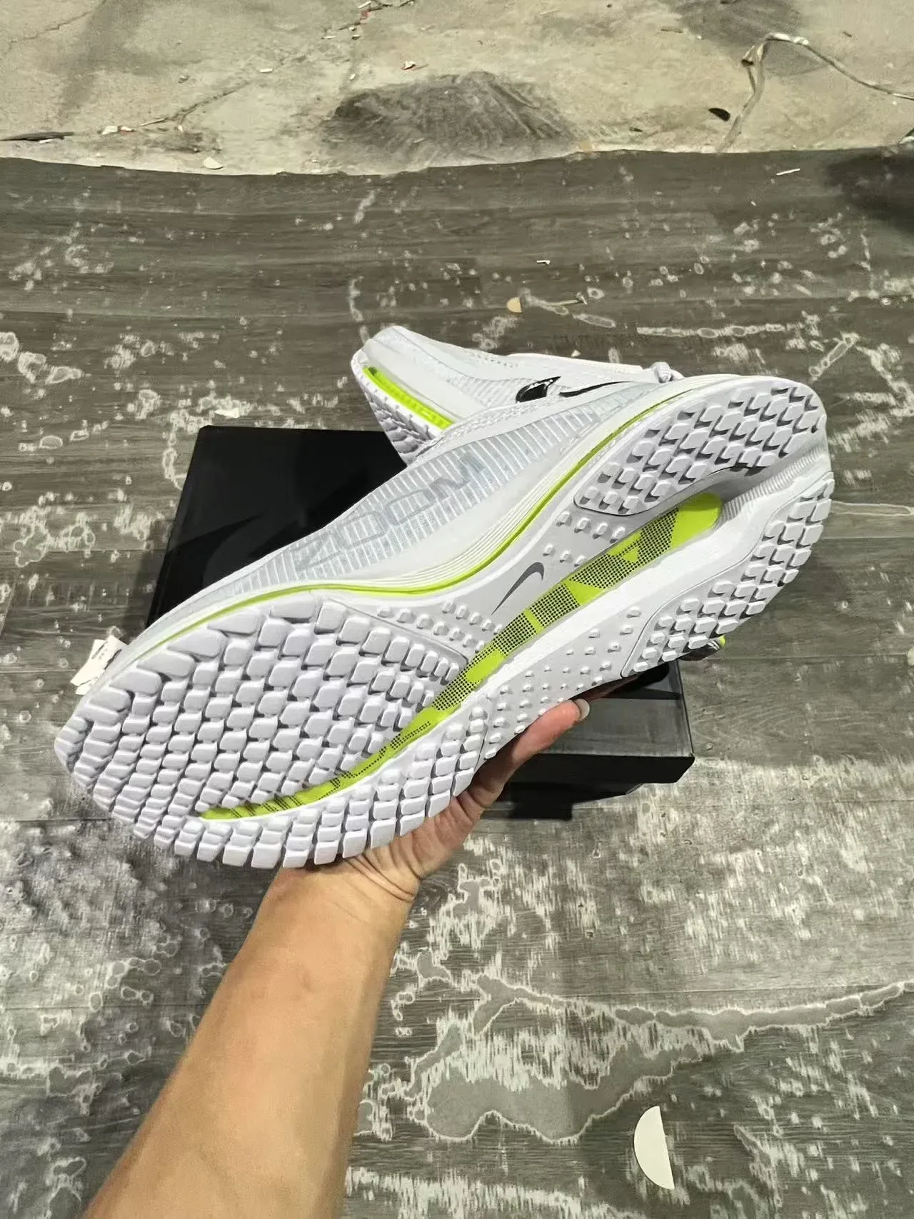 Nike Cinza Amarelo Malha Engineered Superior Visível de Comprimento Total Unidade Air Zoom Tênis de Corrida 6
