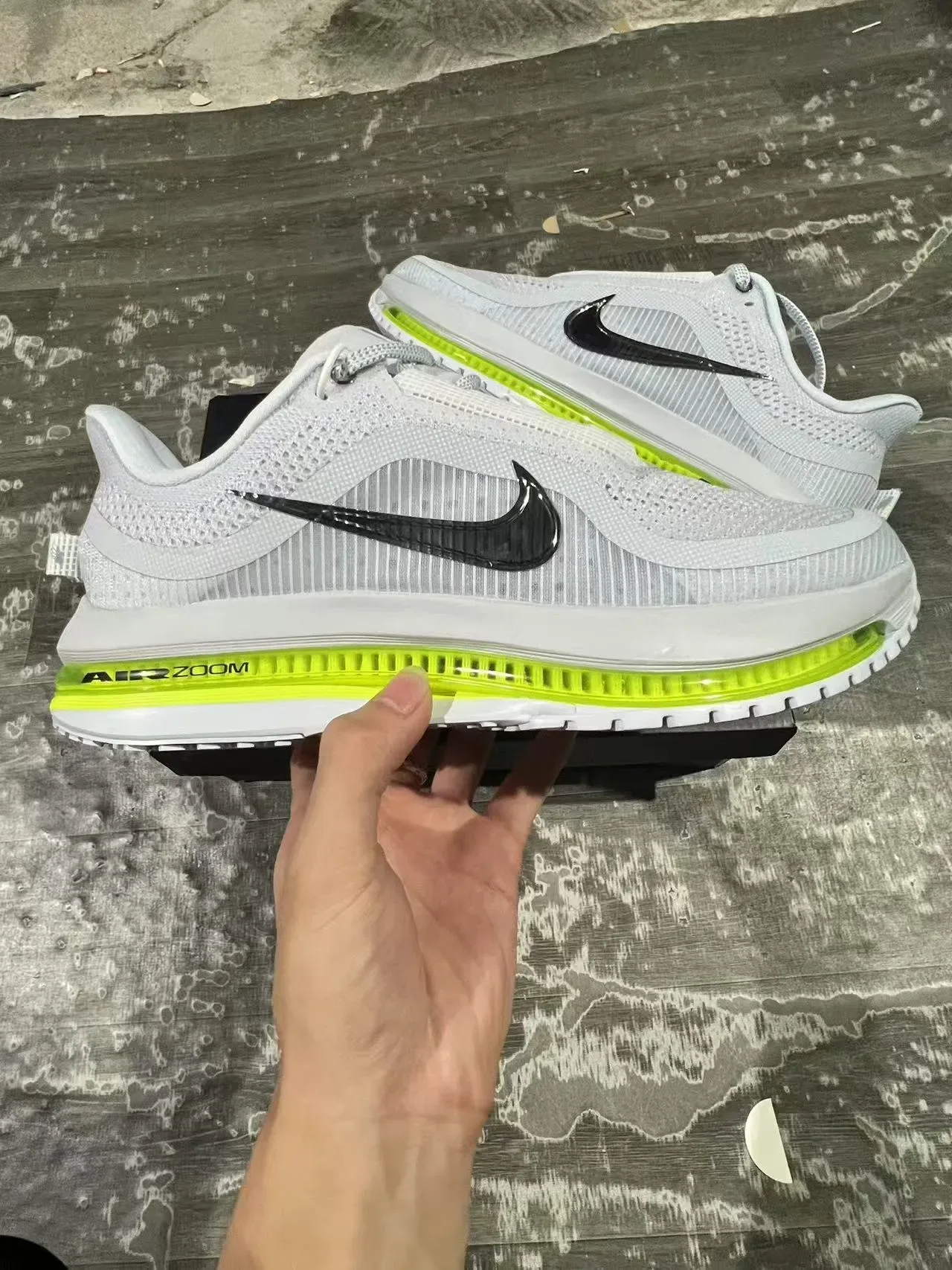 Nike Cinza Amarelo Malha Engineered Superior Visível de Comprimento Total Unidade Air Zoom Tênis de Corrida 7