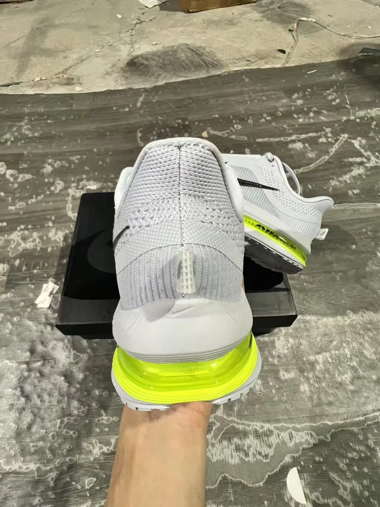 Nike Cinza Amarelo Malha Engineered Superior Visível de Comprimento Total Unidade Air Zoom Tênis de Corrida 8