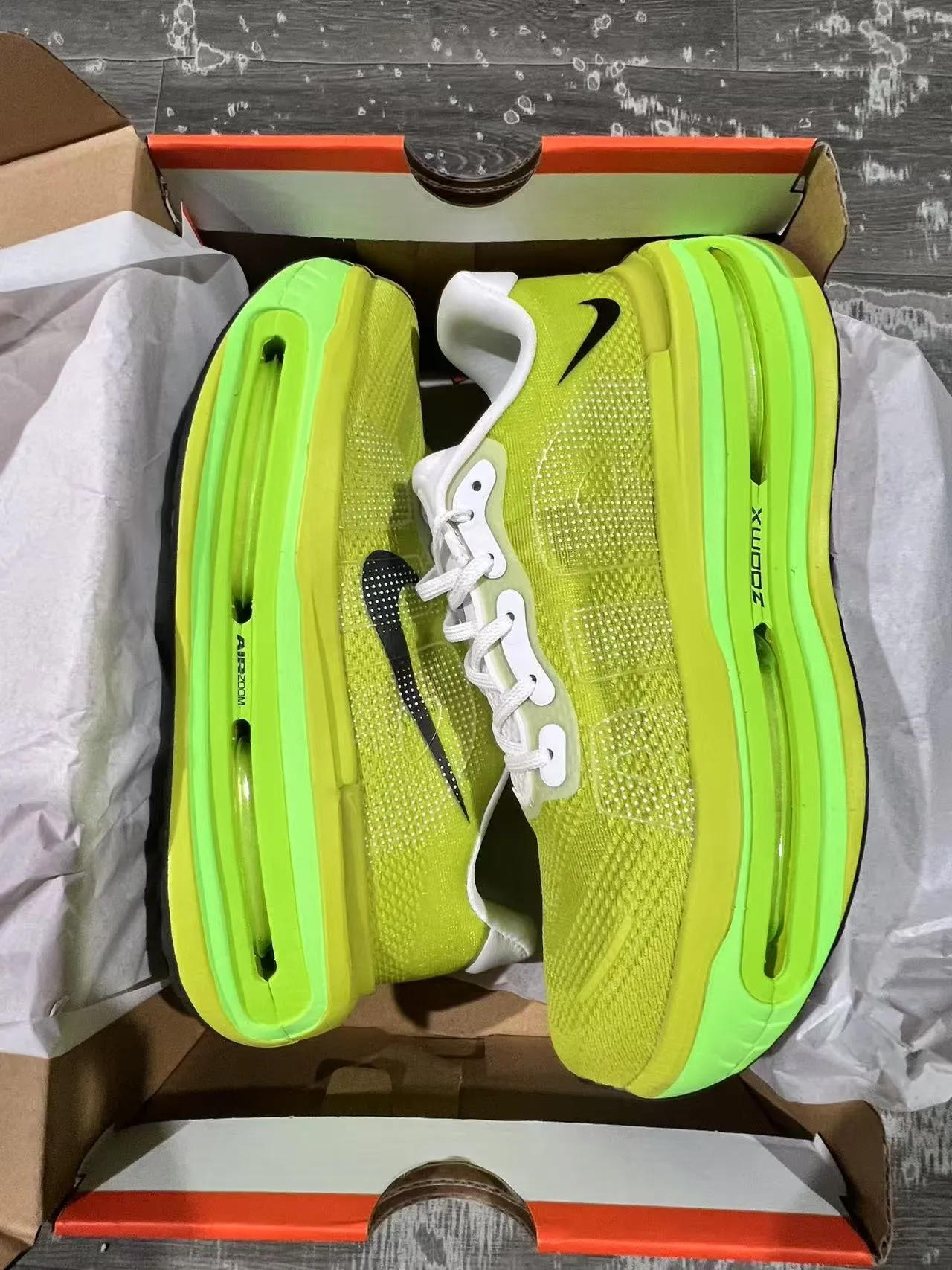 Nike Green Black Full-Length Visible Air Zoom Unit Perforated Knit Upper Running Shoes 3