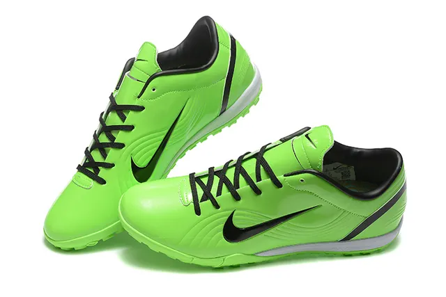 Nike Vert Noir Bas-Coupé Supérieur Synthétique Embossage à motif ondulé Chaussures de football turf 3
