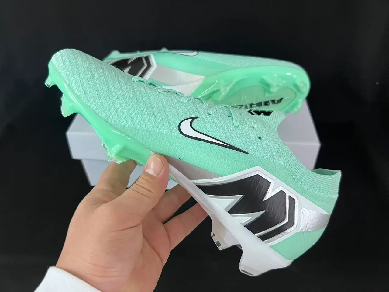 Nike Vert Blanc Tricot Chaussant Supérieur Clous Coniques Moldés Sol Firme Chaussures de Football 4