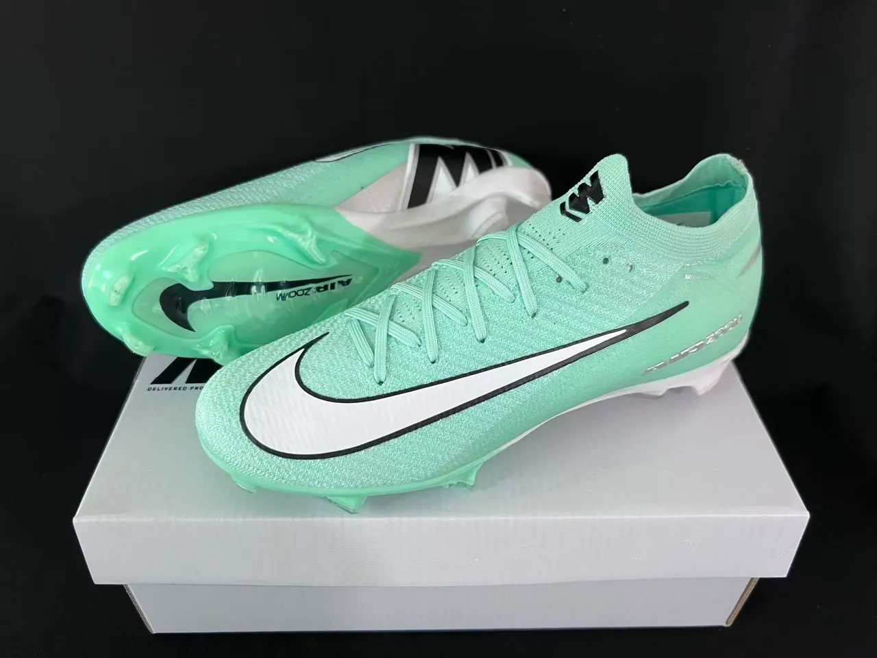 Nike Vert Blanc Tricot Chaussant Supérieur Clous Coniques Moldés Sol Firme Chaussures de Football 9