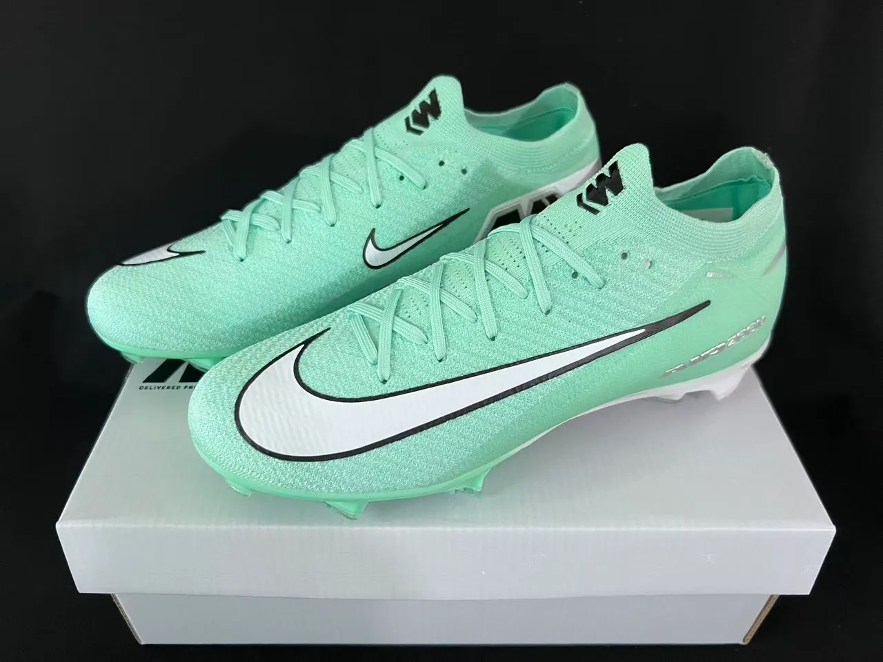 Nike Vert Blanc Tricot Chaussant Supérieur Clous Coniques Moldés Sol Firme Chaussures de Football 10