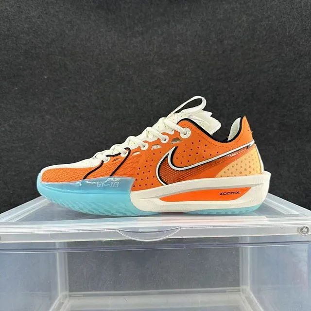 Nike GT Cut Orange Blanc Noir Chaussures de Basketball 2
