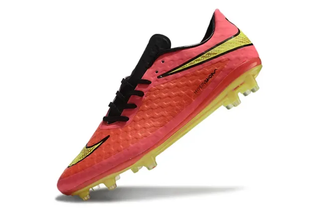 Nike Hypervenom Phantom Pink Yellow Sapatos de futebol de upper sintético com textura de ninho de abelha, corte baixo para grampo firme 3