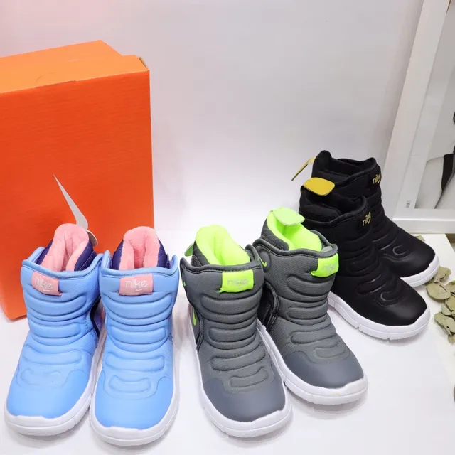 Nike बच्चों की इंसुलेटेड हाई-टॉप स्नो बूट्स 2