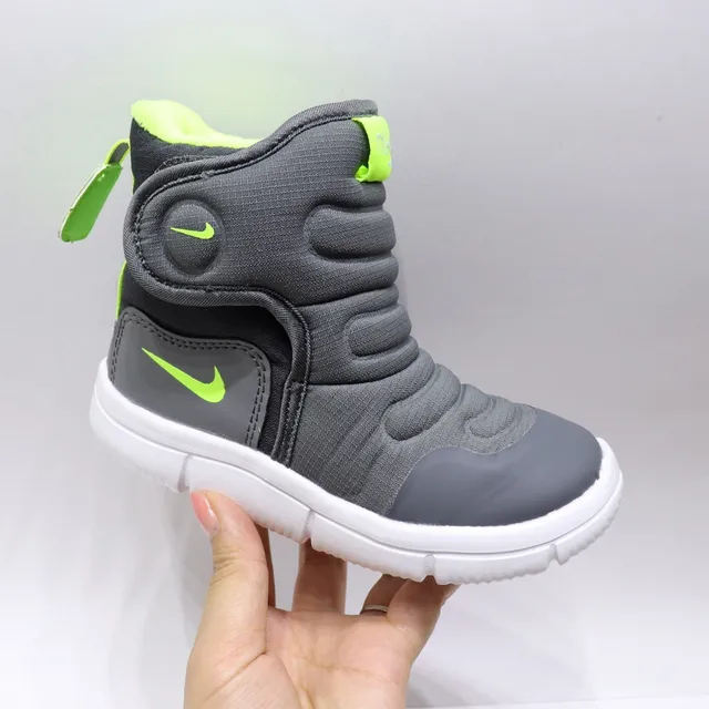 Nike बच्चों की इंसुलेटेड हाई-टॉप स्नो बूट्स 5