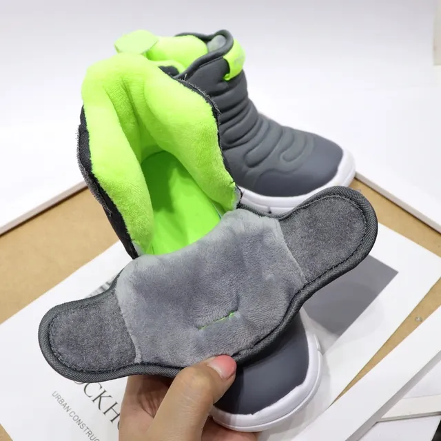 Nike बच्चों की इंसुलेटेड हाई-टॉप स्नो बूट्स 9