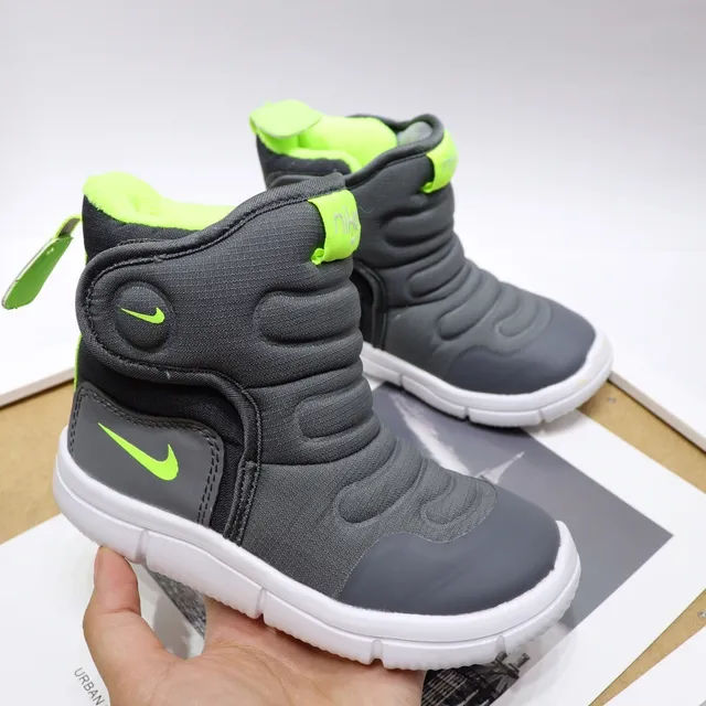 Nike बच्चों की इंसुलेटेड हाई-टॉप स्नो बूट्स 10