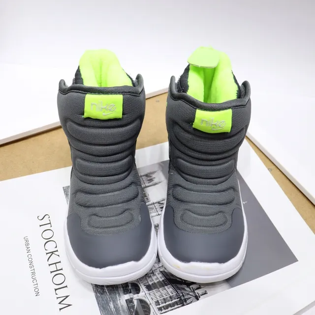 Nike बच्चों की इंसुलेटेड हाई-टॉप स्नो बूट्स 15