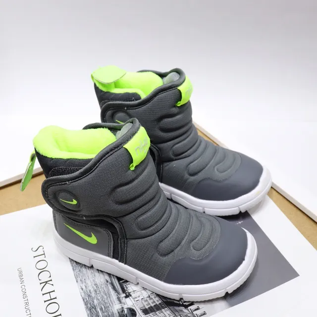 Nike बच्चों की इंसुलेटेड हाई-टॉप स्नो बूट्स 16