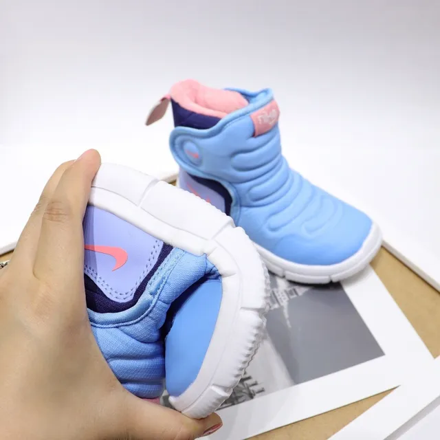 Nike बच्चों की इंसुलेटेड हाई-टॉप स्नो बूट्स 18