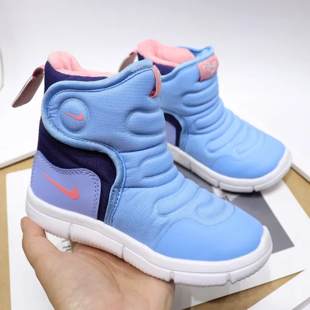 Nike बच्चों की इंसुलेटेड हाई-टॉप स्नो बूट्स 19