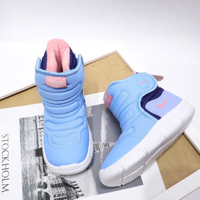 Nike बच्चों की इंसुलेटेड हाई-टॉप स्नो बूट्स 23