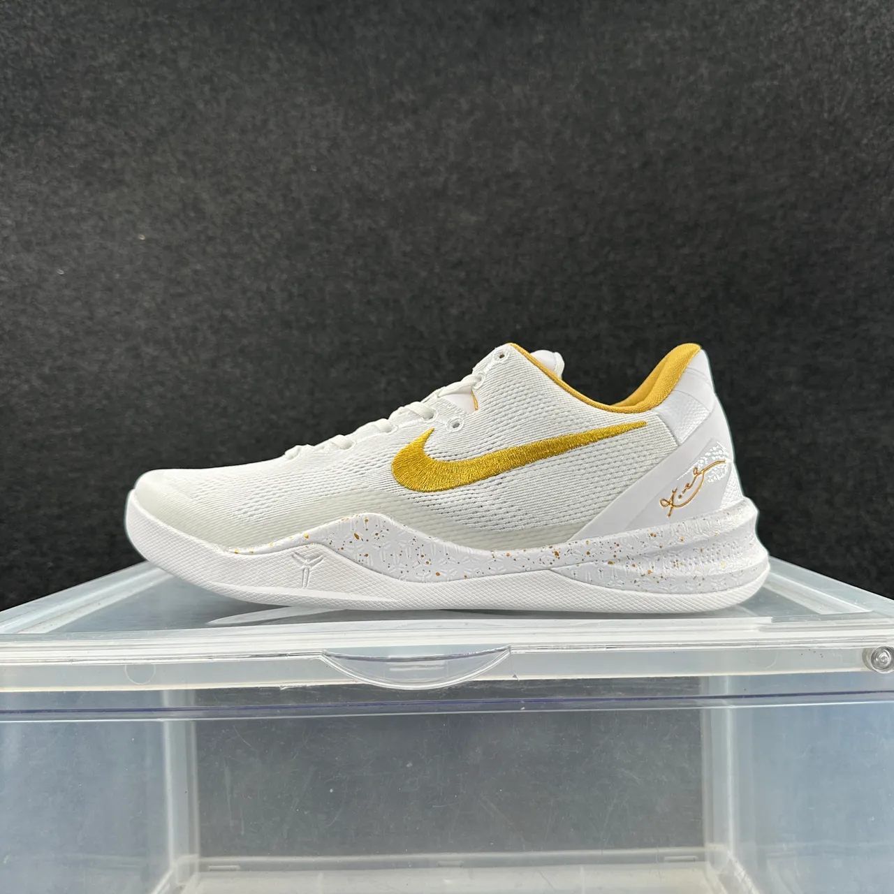 Nike Kobe 8 Chaussures de Basketball Blanc et Or 2