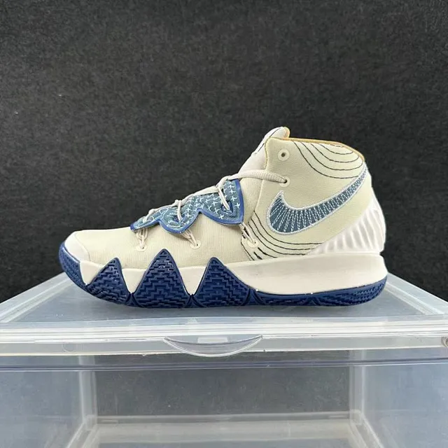 Nike Kyrie বেইজ এবং নেভি এমব্রয়ডার্ড টেক্সটাইল বাস্কেটবল জুতো 2