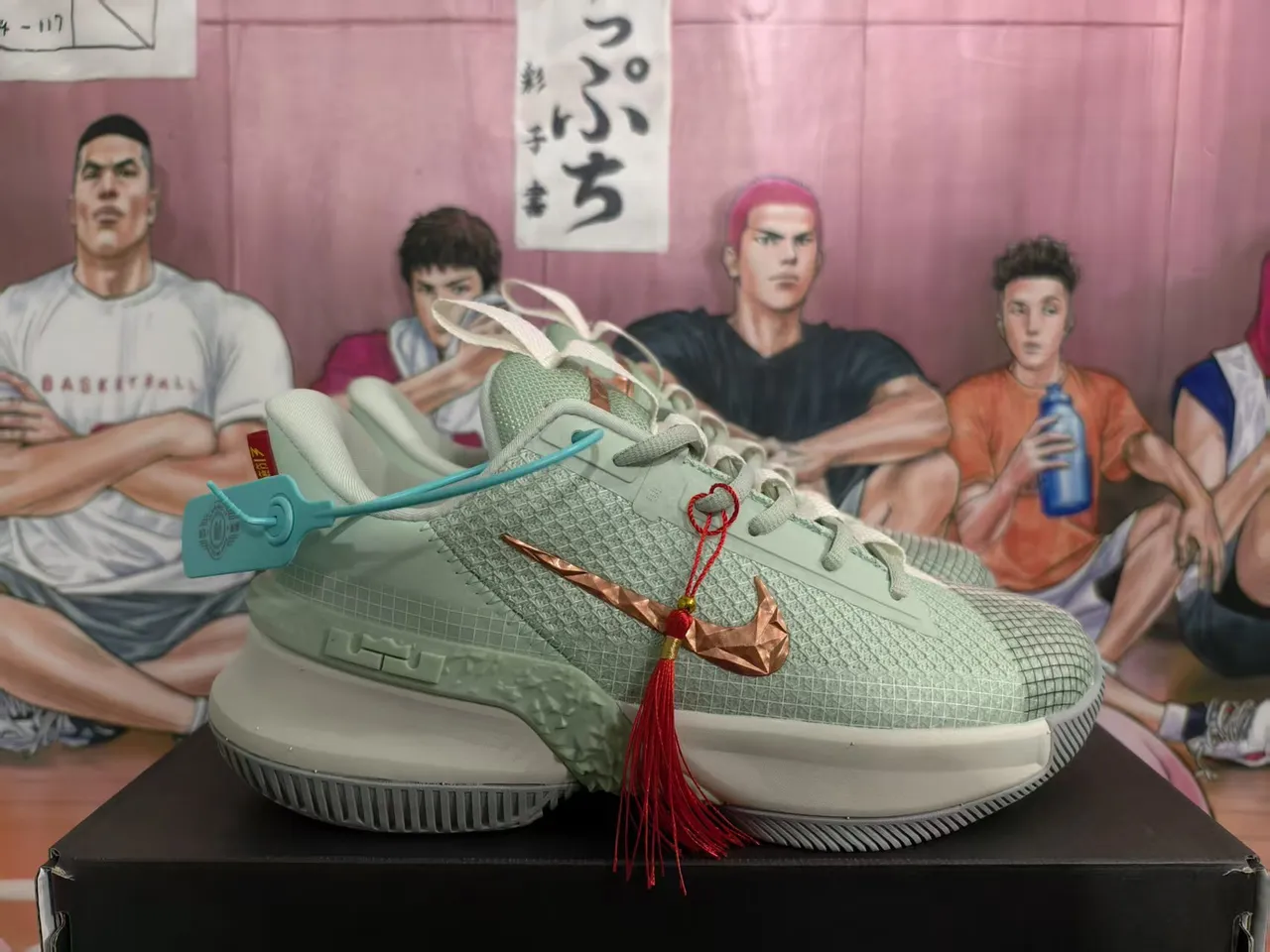 Nike LeBron Verde Vermelho Malha Tricotada Superior Swoosh Metálico de Cobre Tênis de Basquete 4