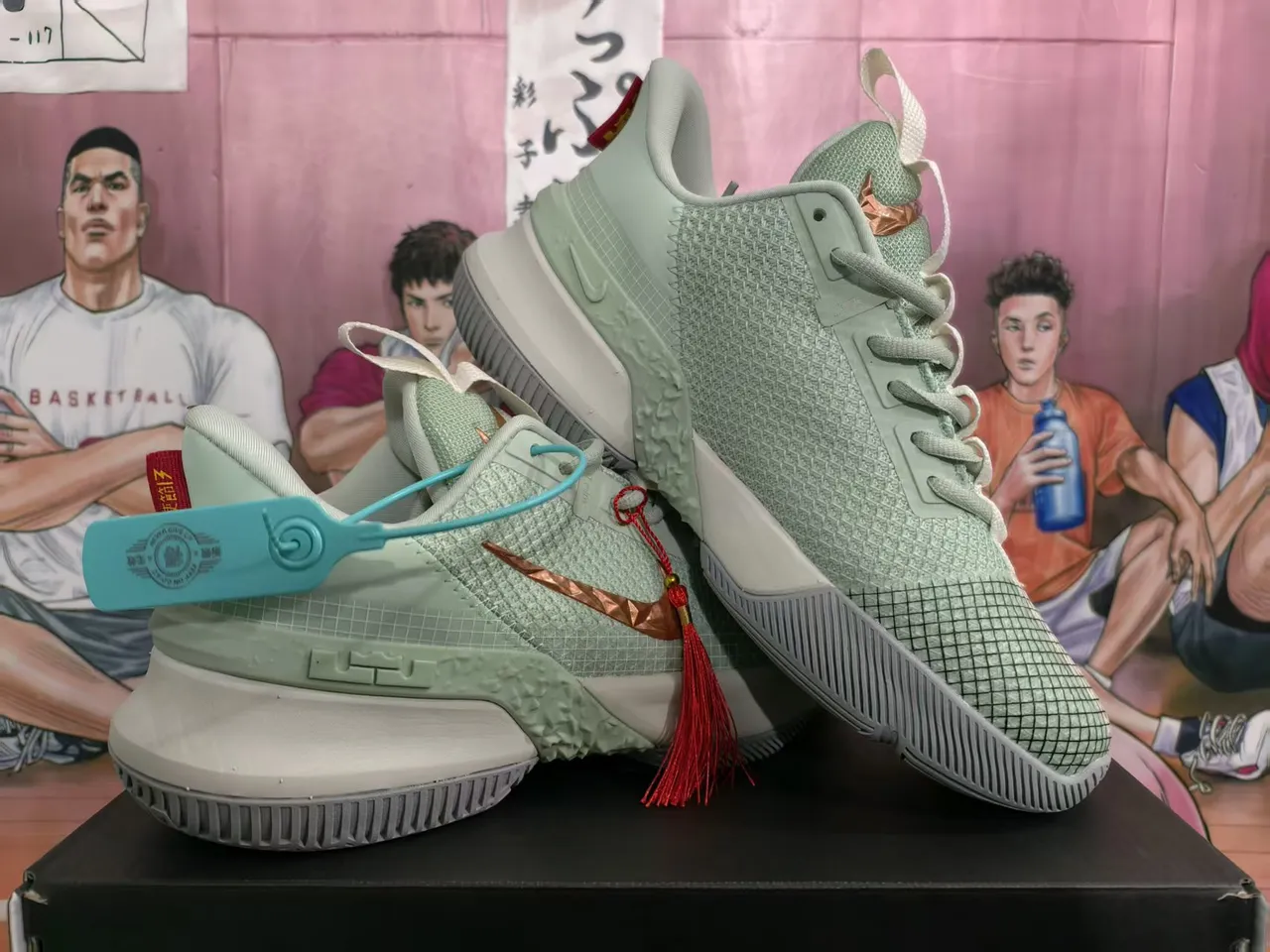 Nike LeBron Verde Vermelho Malha Tricotada Superior Swoosh Metálico de Cobre Tênis de Basquete 5