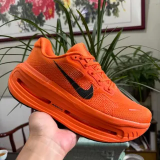 Nike ऑरेंज ब्लैक इंजीनियर मेश अपर पूर्ण लंबाई दृश्यमान Air Zoom यूनिट रनिंग जूते